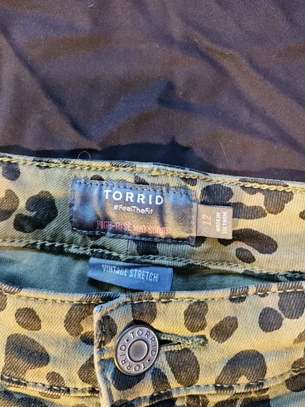 Torrid Green Leopard Shorts - Picture 3 of 5